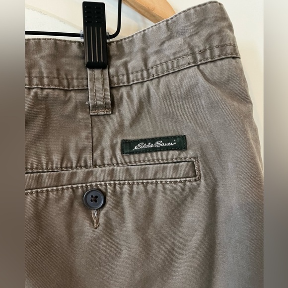 Eddie Bauer Light Brown Khaki Shorts, Front Pleats, Men’s Size 40 - Picture 5 of 12